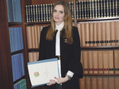 Noterler her iki tarafada eşit mesafededir