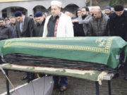 Annesinin cenaze namazını kıldırdı