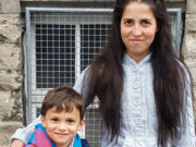 Detmold’da vahşet: 6 yaşındaki Ahmet ile annesi Hatice’ye kıydılar 24 yaşındaki Hatizdhe (Hatice) Bayryam ile 6 yaşındaki oğlu Ahmet okula başladığı ilk gün bu fotoğrafı çektirmişlerdi. Bu umut dolu bakışlar artık yok..