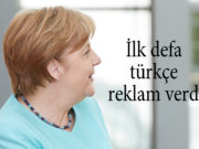 CDU’dan Merkel fotoğraflı Türkçe seçim reklamı Şansölye Angela Merkel, geleneksel partilileri şaşırtmaya devam ediyor.