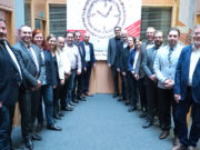 6 Ekim’de gençler için gelecek gecesi Wolfgang Dapprich (Kreishandwerkerschaft Essen), Mousa Othman (KAUSA Servicestelle Essen-KSE), Agnes Hugo (Kommunale Koordination KAoA), Laura Pittroff (KSE), Ali Sak (Elternverband Ruhr), Oktay Sürücü (Essener Verbund der Immigrantenvereine), Yunus Ulusoy (Zentrum für Türkeistudien und Integrationsforschung-ZfTI), Erdal Osmançelebioğlu (IKUA-Interkulturelle Unternehmer und Akademiker e.V.), Dietmar Gutschmidt (Jobcenter Essen), Michael Imberg (Volkshochschule Essen), Andrea Demler (Agentur für Arbeit Essen), Annika Kretschmann (KSE), Bernd Kreuzinger (Initiativkreis Ruhr), Cem Şentürk (KSE), Abdulkader Sadek (KSE), Ulrich Engelen (Jugendamt Essen)