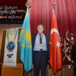 Adnan-Ozturk-iki-bayrak