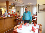 Minden Efes Restauran pirzola da çok iddialı Minden şehrinde bulunan Efes Restoran'ın sahibi Mustafa/Yücel Ülber, Türk mutfağı konusunda çok iddialı.