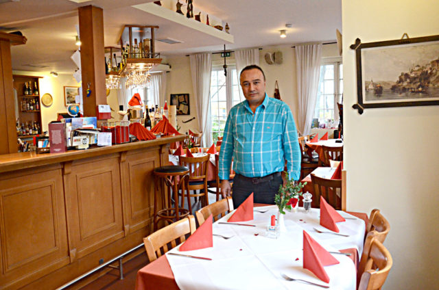 Minden şehrinde bulunan Efes Restoran'ın sahibi Mustafa/Yücel Ülber, Türk mutfağı konusunda çok iddialı.