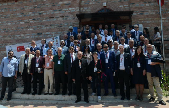 Hançerli Medresesi Kültür Merkezi’nin önünde toplu fotoğraf.