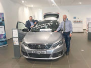 Mazotlu otomobil alınacaksa mutlaka Euro 6 olmalı! Soldan sağa: Cihan Kanber ve Göktuğ İyidoğan birarada görülüyor.