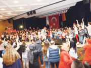 Bielefeld’de Cıvıl cıvıl 23 Nisan Çocuklar hep birlikte „Hayat Bayram Olsa“ şarkısını okudular.