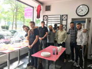 Berber Gürkan, bayram kahvaltısı verdi Açık Büfe önünde hatıra fotoğrafı (Gürkan Yoğutçu en solda)