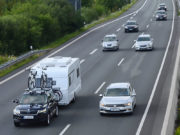 İzincilerin tercihi karayolu oldu A 33 otobanından tatilciler yola çıktı