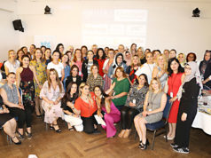 Kadınlar için yapılan toplantıya kadınlar akın etti Yoğun katılım oldu.