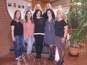 Başkan Şahin, “Hedef, hanımların sosyal hayatta daha aktif olmalarını sağlamak” dedi. Soldan sağa üst sıra: Talia Satıcı, Sevgi Satıcı, Cevriye Tınastepe. Soldan sağa alt sıra: Berat Sansar, Nilgün Şahin (başkan), Aysel Uzun, Arzul Şaa, Aynur Acar.