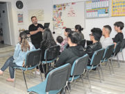 Ural Fahrschule’de haftada 4 gün ders yapılıyor Ural Şoför sahibi Erhan Ural, (en öndeki) "haftanın 4 günü ders yapılıyor" dedi.