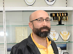 Zelal Kuyumcu hizmete girdi İşletme sahibi Yüksel Çelik.