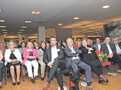 Bielefeld Çağdaş Yaşam Derneği 25. yılını kutladı Bielefeld Çağdaş Yaşam Derneği'nin açılışına siyaset dünyasından çok sayıda davetli katıldı.