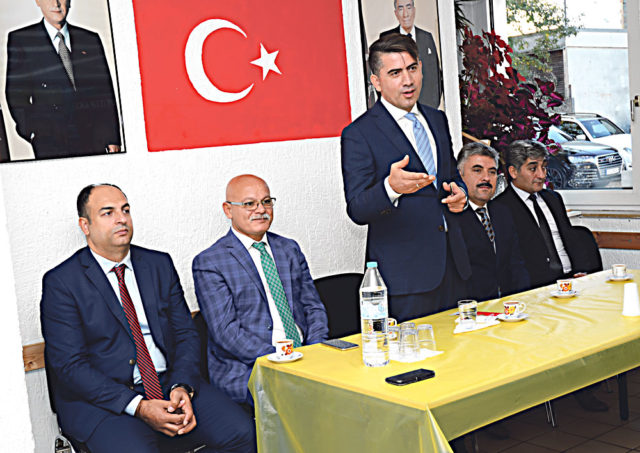 Türk Fedrasyon Genel Başkanı Şentürk Doğruyol, Bielefeld Ülkü Ocağı salonunda konuştu.