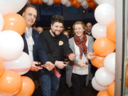 Wiva Market açıldı, siftahı Necat Dertlioğlu yaptı Metin Turali, Bilal Mert ve Neziha Turali açılış kurdelasını kestiler.