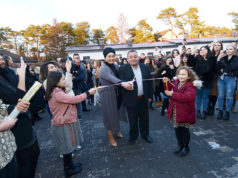 Ayşe Doğan ‘Coco Ayse’s’ salonunu açtı Kurdelayı Kadelen Doğan ve Meyra Doğan tuttu, Ayşe Doğan ile baba Salih Doğan ‘Hayırlı Olsun” diyerek kestiler.