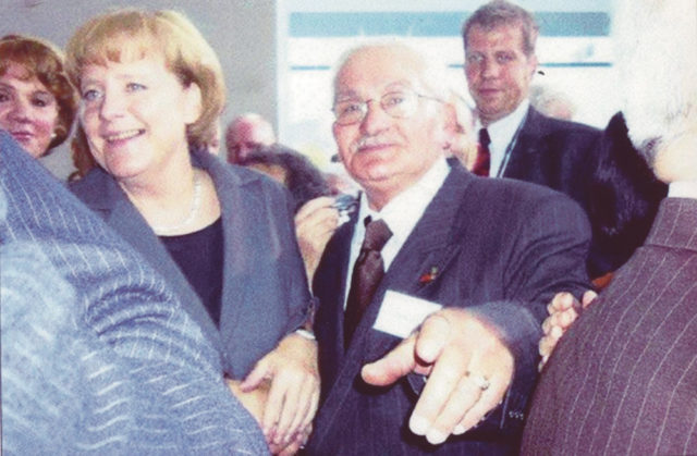 merkel Atilla Kence, 2007 yılında Almanya başbakanı Angela Merkel’in (solda) davetlisi olarak Berlin’e gitmiş, yaptığı sosyal çalışmalardan dolayı ödüllendirilmişti.