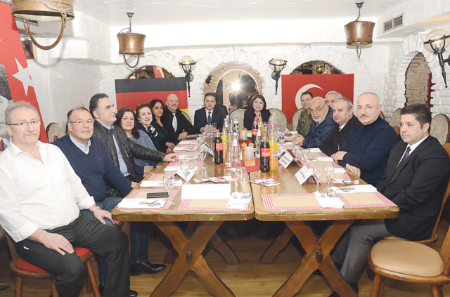 Argentina Steakhouse'da verilen yemeğe T.C. Münster Başkonsolosu Pınar Gülün Kayseri de (sağ baştan 7.) katıldı.