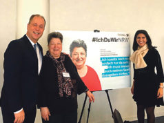 Nebahat Abla’da afişlerde yer aldı NRW Eyaleti Uyum Bakanı Joachim Stamp, Nebahat Polhreich ve Uyum Müsteşarı Serap Güler.