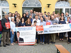 İstanbul belediye başkanlığına aday İmamoğlu’na Almanya’dan destek CHP NRW Birliği-OWL Bielefeld Temsilciliği tarafından tertiplenen “Desteğinizle Her Şey Çok Güzel Olacak” yardım kampanyasına katılan CHP'liler toplu halde..