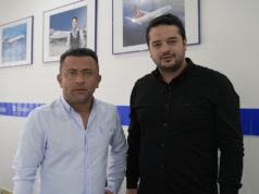 15 Haziran’da Zonguldak’a direk seferler başlıyor Adem Işık (sol başta) ve Türkiye’de beraber çalıştıkları otomobil kiralama şirketi sahibi Mustafa Diri ile.