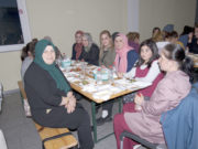 Herford Merkez Cami’de toplu iftar yapıldı Hanımlarda iftar yemeğine büyük ilgi gösterdi.