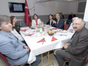 T.C. Münster Başkonsolosluğu DİTİB’de iftar verdi T.C. Münster Başkonsolosu Pınar Gülün Kayseri (ortada) misafirleriyle birlikte.