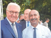 Federal Almanya Cumhurbaşkanı Frank Walter Steinmeier Berlin’e davet etti Federal Almanya Cumhurbaşkanı Frank Walter Steinmeier ve Şahin Yalmancı Berlin'deki davette bu kareyi paylaştılar.