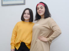 Kardeşler saçlarını uzatıp bağışladılar Damla ve İpek Borazancı kardeşler, saçlarını bağışladıkları için çok mutlular.