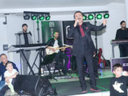 HERFORDLULAR Latif Doğan ile eğlendiler Latif Doğan gür sesiyle canlı program yaptı.