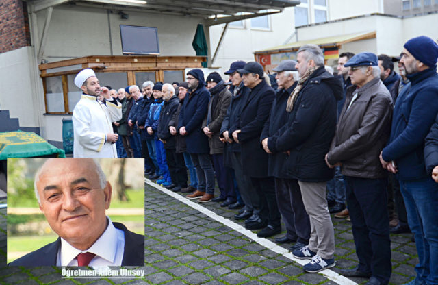 Adem Ulusoy'un cenaze namazını Bielefeld DİTİB Merkez Cami din görevlisi Ahmet Hamdi İnal Pulat kıldırdı.