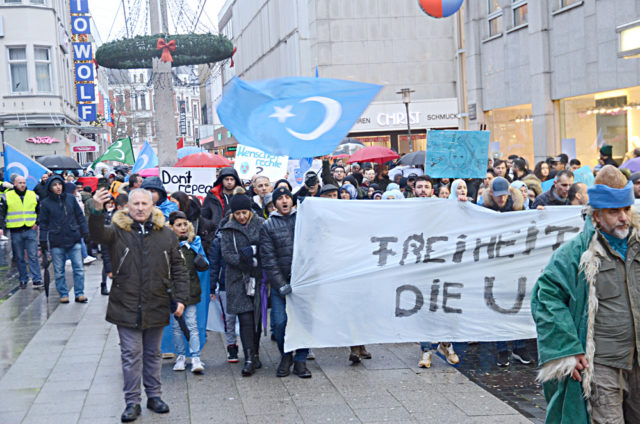 Yürüyüş Bielefeld Tren Garı meydanında başladı.