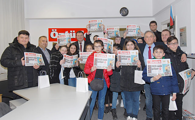 10 Ocak ziyaretçileri finali Öztürk gazetesinin Ocak 2020 sayısını ellerine alarak programı noktaladılar.