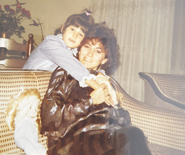Kızım Cihan ile birlikte, sene 1985...