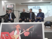 Ozan Arif vefat yıl dönümünde anıldı Devamlı program yaptıkları sanatçı dostları Cuma Kayacık, Mehmet Ali Bilgiç, Volkan Kutlu ve dostu Yüksel Üzüm.