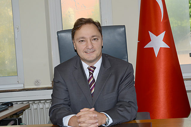 T.C. Başkonsolosu Ahmet Faik Davaz.