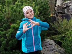 Minik Lejla hastalığa yenik düştü Lejla, kemik kanserine yenik düştü.