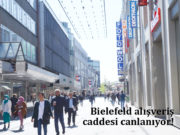 İşyerleri tekrar açıldı Bielefeld şehir merkezi Bahnhof sokağı