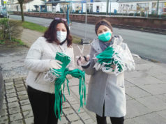 Sağlıkcılara ağız burun yardım maskesi hediye ettiler Deniz Çubuk ve Nazlı Avcı.