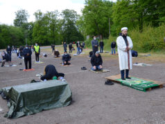Yağmur altında Cuma namazı kılındı Namazı Mehmet Emin Güre kıldırdı