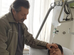 Sen gitme, yanımda kal baba; gök gürültüsünden korktuğumda elimden tutarsın…