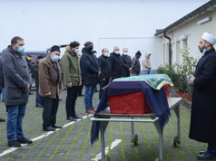 Eşi ve çocukları son görev için saf tuttu