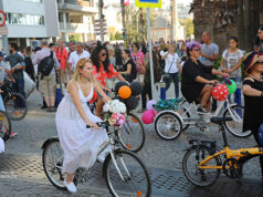 Pazar Günü Bisikletini Al, Bielefeldli Süslü Kadınlara Katıl