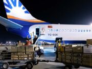 SunExpress’in yardımlarını taşıyan ilk kargo uçağı Antalya’ya ulaştı