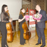 Arif-Hakan-Yeter_bas-konsolos-Münster-sanatcilara-cicek-verdi