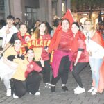 Galatasaray_Bielefeld-taraftarlari_-bayanlar