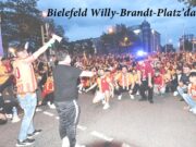 Bielefeld’deki Galatasaray taraftarları “Ağlama Fener” diyerek kutlama yaptılar