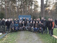 MEZAR ZİYARETİNDE HATIRALAR CANLANDI, GÖZYAŞLARI SEL OLDU