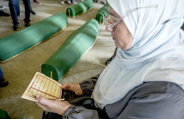 AA-Manset_1935927-SREBRENITSA_SOYKIRIMININ_31INCI_YILINDA_TOPRAGA_VERILECEK_10_CENAZE_GOZYASLARIYLA_KARSILANDI